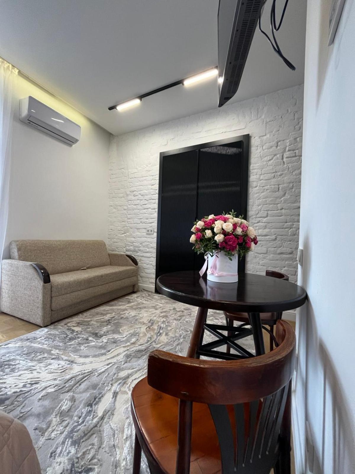 Favorit Apartments 1 Кім Безкоштовна Парковка Центр З Балконом Не Далеко Від Ж Д Вокзалу Звітні Документи Lviv Buitenkant foto