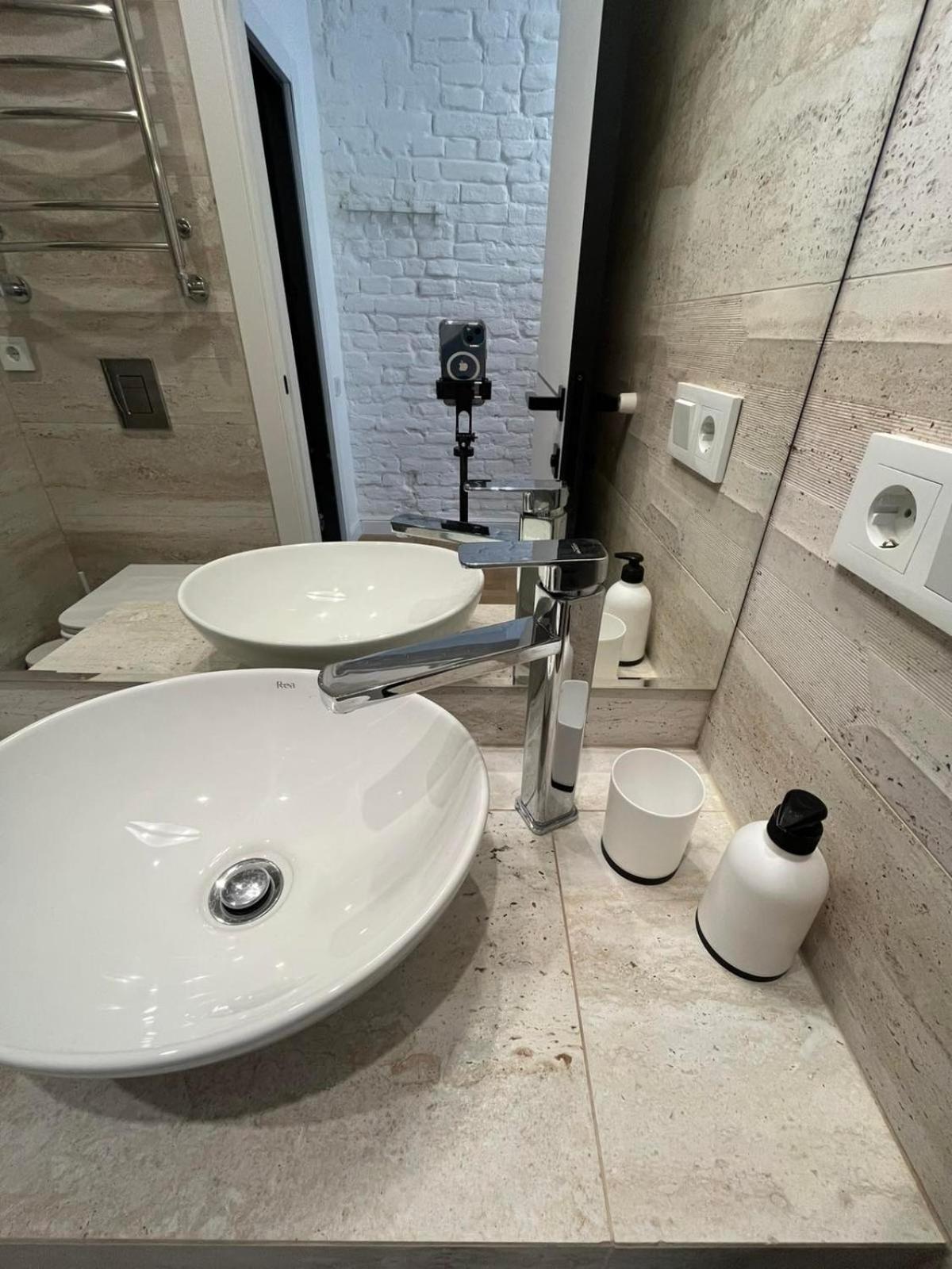 Favorit Apartments 1 Кім Безкоштовна Парковка Центр З Балконом Не Далеко Від Ж Д Вокзалу Звітні Документи Lviv Buitenkant foto